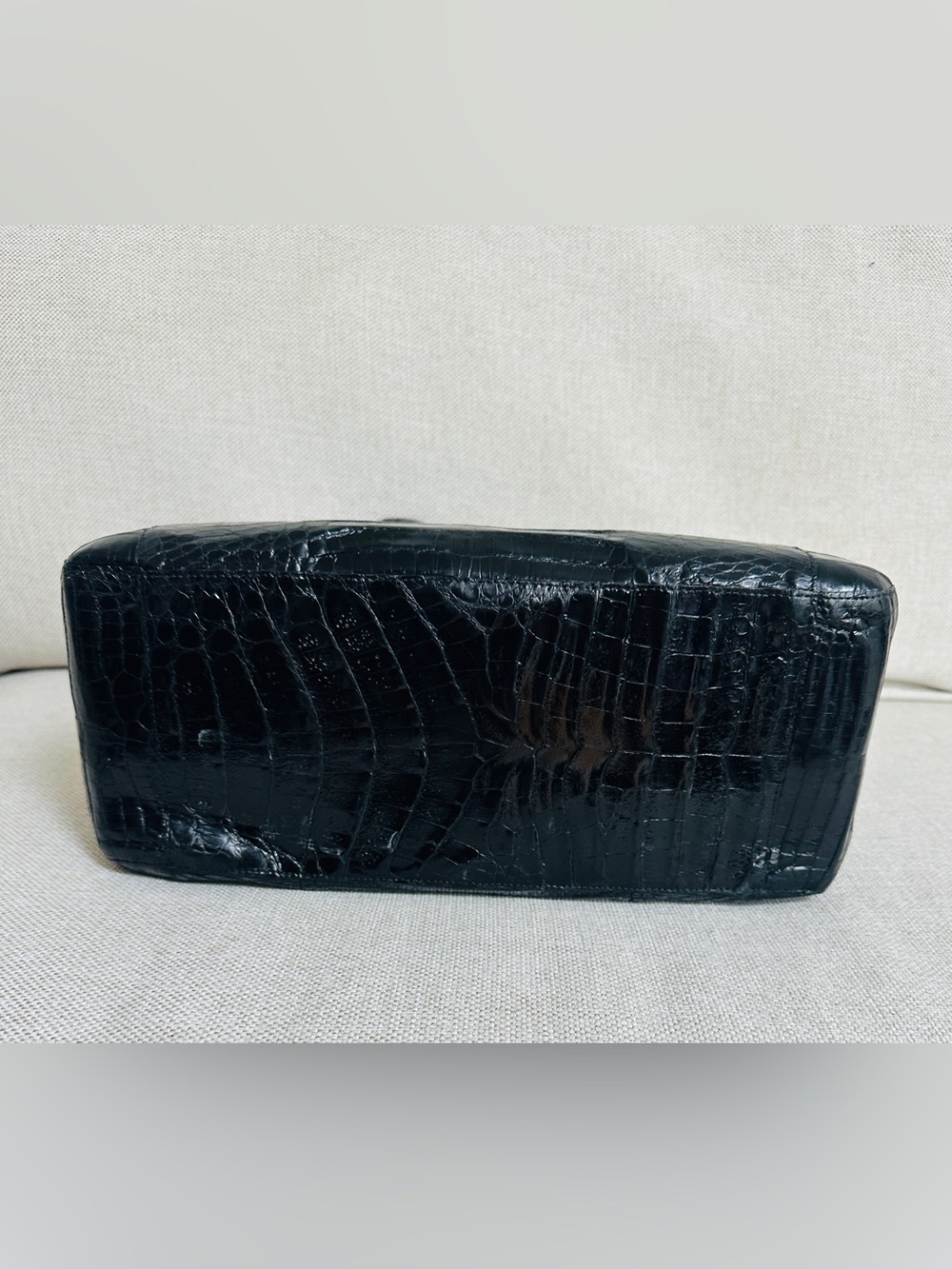 NANCY GONGALES ALLIGATOR SHOULDER HANDBAG.
Like New - Picture 14 of 14